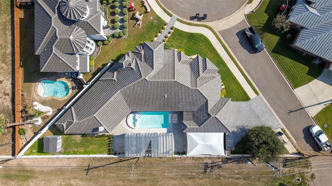 Exterior, Drone