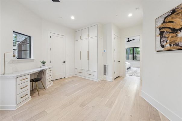 Interior, Recessed Lighting, Wood Texture Flooring