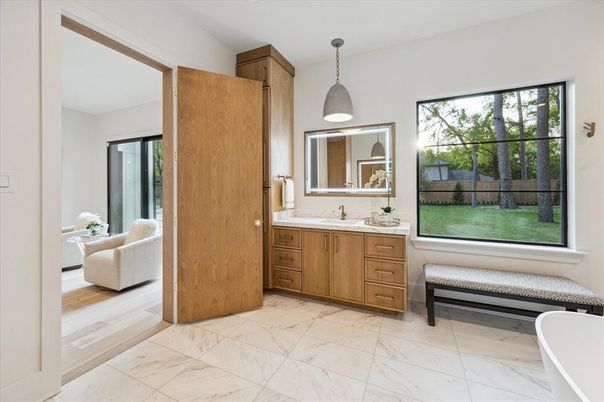 Bathroom, Dual Sink Vanities, Free Standing Baths, Interior, Marble, Pendant Lights