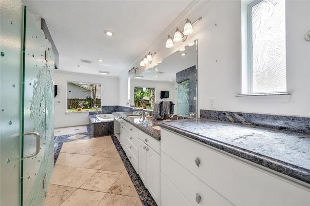 Bathroom, Dual Sink Vanities, Interior, Recessed Lighting