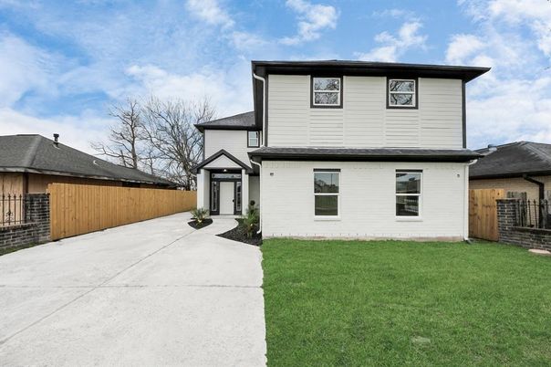 Backyard, Exterior, Facade, Split Level