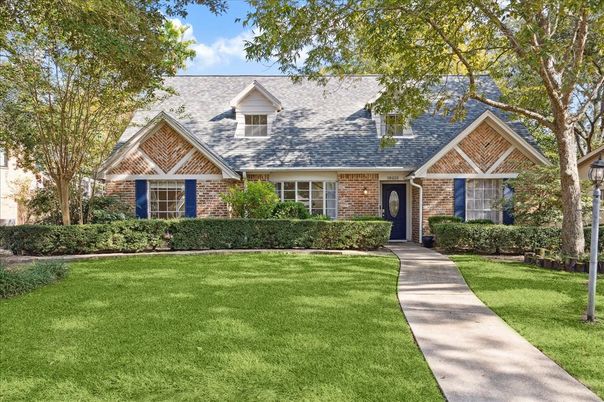 Exterior, Facade, Brick Facade, Cape Cod