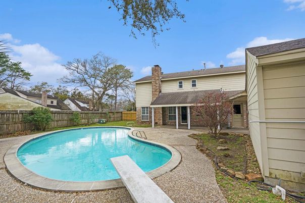 Exterior, Pool