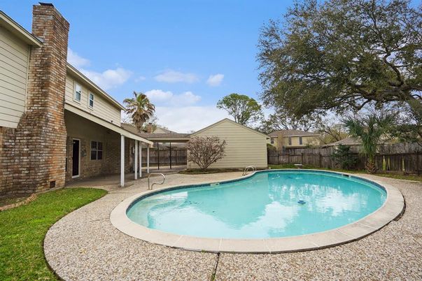 Exterior, Pool