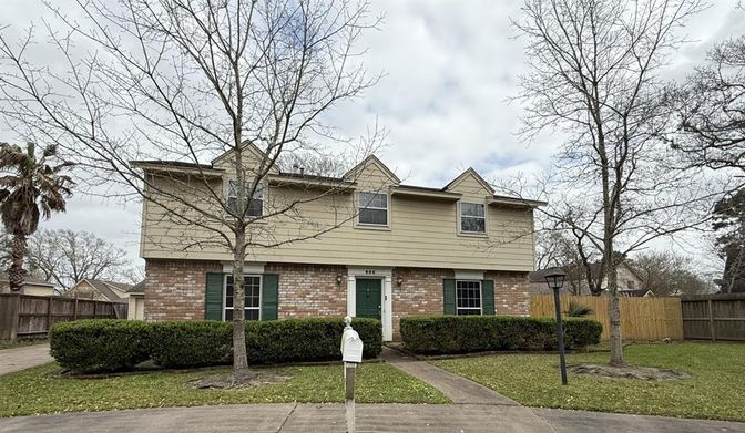 Exterior, Facade, Brick Facade, American Foursquare