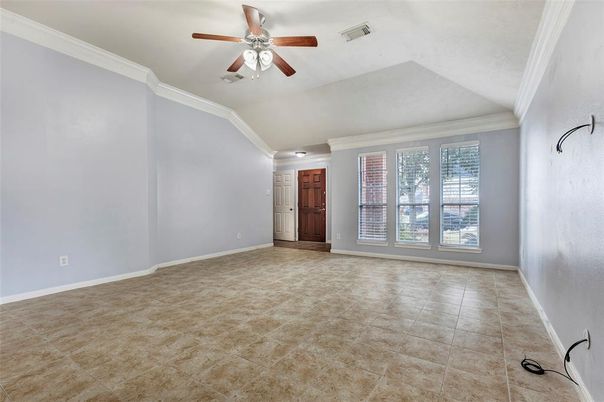 Empty room, Interior