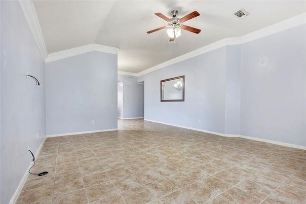 Empty room, Interior