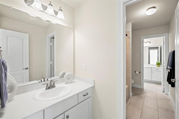 Bathroom, Dual Sink Vanities, Interior