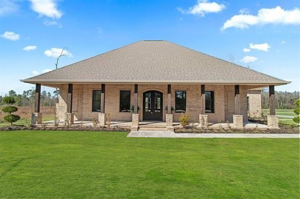 Backyard, Exterior, Facade, Brick Facade, Ranch