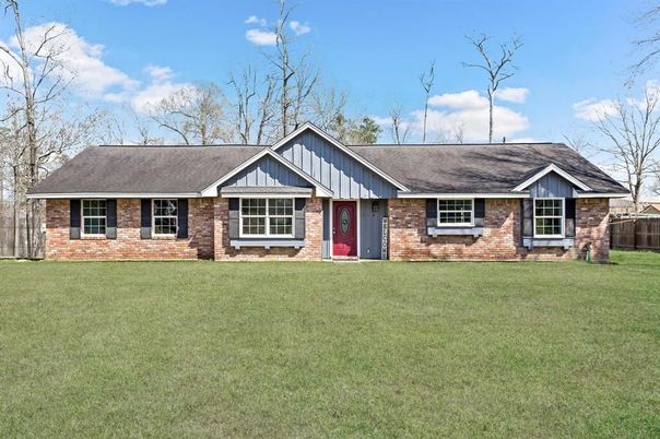 Exterior, Facade, Brick Facade, Ranch