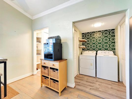 Interior, Utility Closets, Washer, Wood Texture Flooring