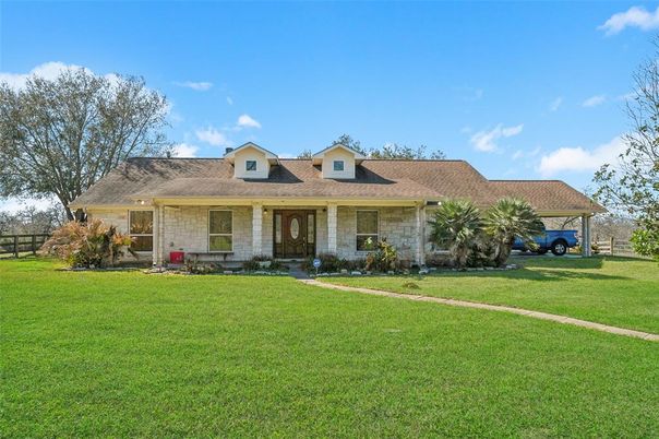 Backyard, Exterior, Facade, Ranch