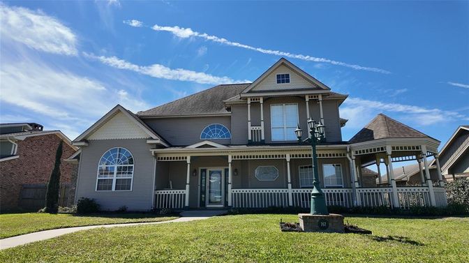Exterior, Facade, Queen Anne Victorian