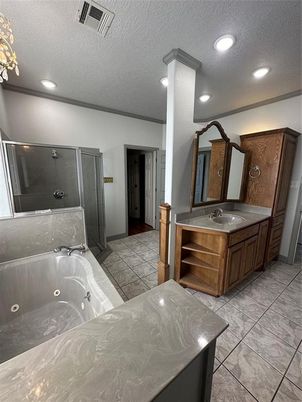 Bathroom, Dual Sink Vanities, Interior, Recessed Lighting