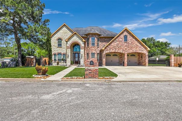 Attached, Exterior, Facade, Brick Facade, Brick Traditional
