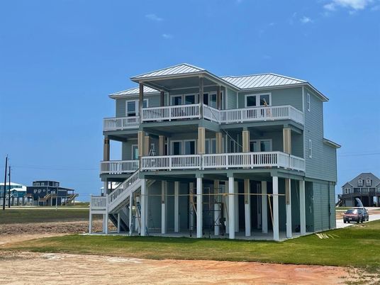 Exterior, Facade, Condo Building