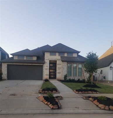 Attached, Exterior, Facade, Modern