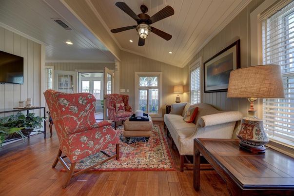 Interior, Living room, Recessed Lighting, Wood Texture Flooring