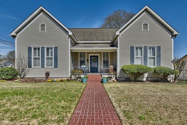 Exterior, Facade, American Craftsman
