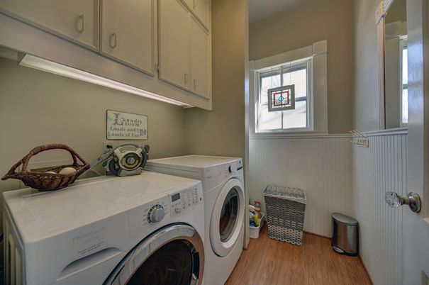 Interior, Washer, Wood Texture Flooring