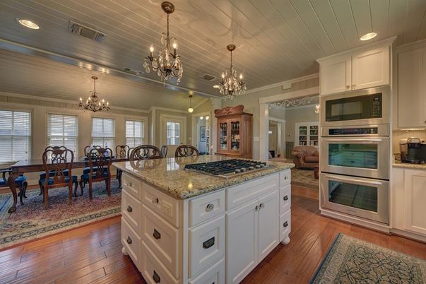 Chandelier, Dining room, Interior, Kitchen, Living room, Recessed Lighting, Wood Texture Flooring