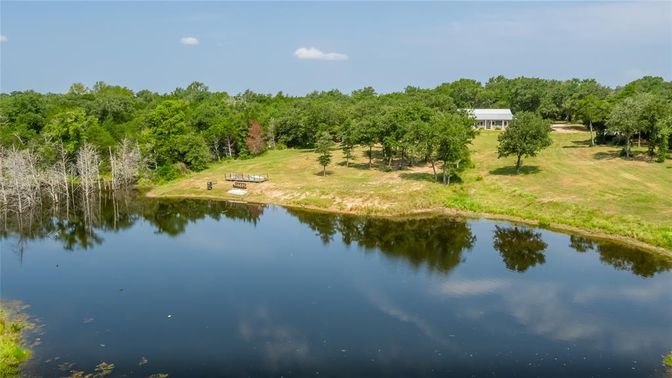 Exterior, Lake