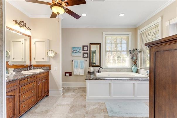 Bathroom, Dual Sink Vanities, Interior, Recessed Lighting