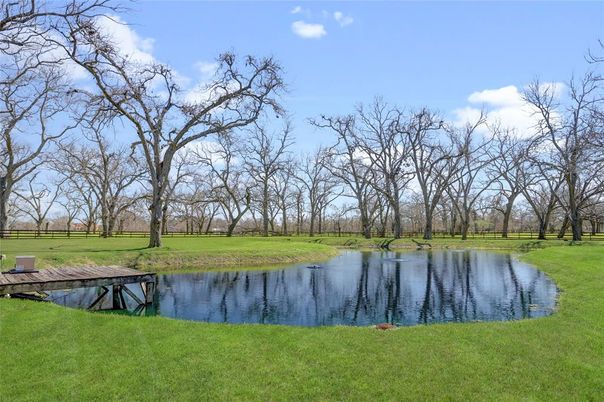 Exterior, Lake