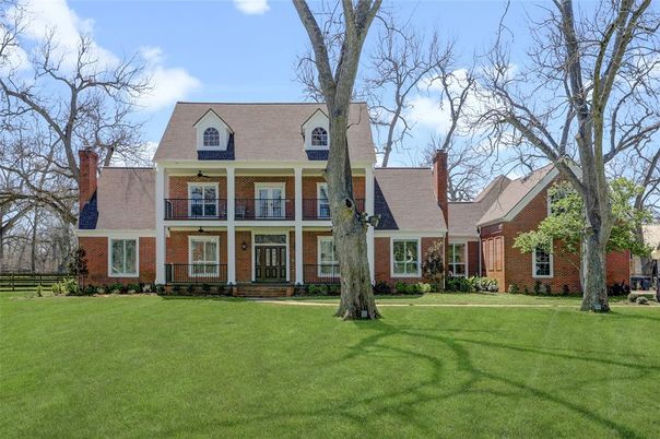 Exterior, Facade, Brick Facade, Cape Cod