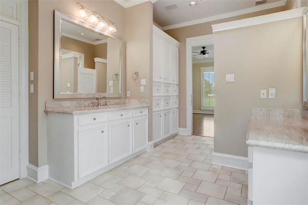 Bathroom, Dual Sink Vanities, Interior, Recessed Lighting