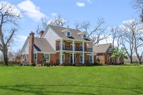 Exterior, Facade, Brick Facade, Queen Anne Victorian