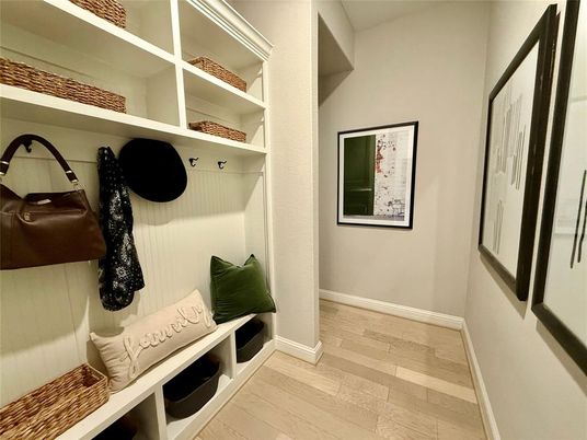 Interior, Walk-in Closets, Wood Texture Flooring