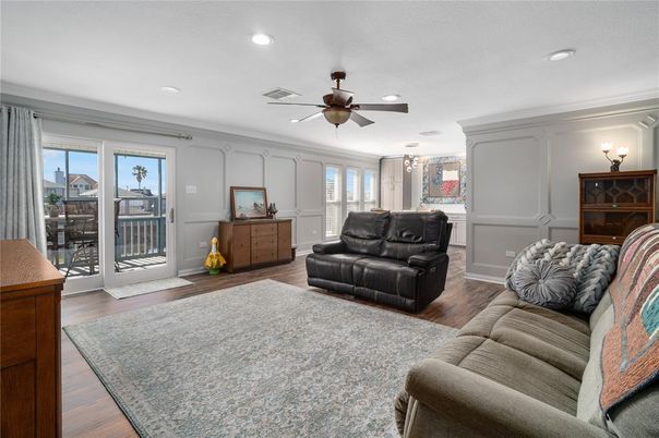 Interior, Living room, Recessed Lighting, Wood Texture Flooring