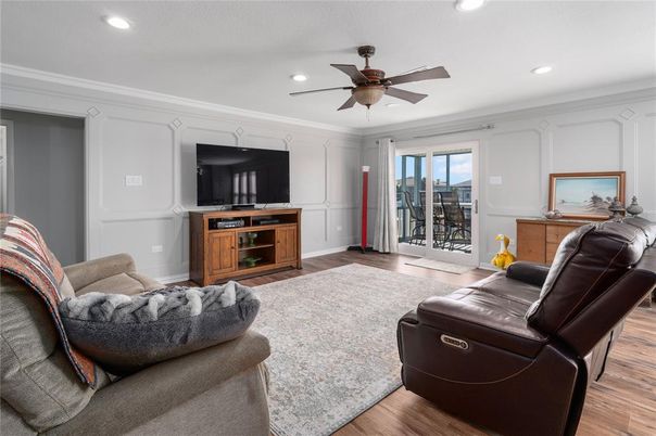 Interior, Living room, Recessed Lighting, Wood Texture Flooring
