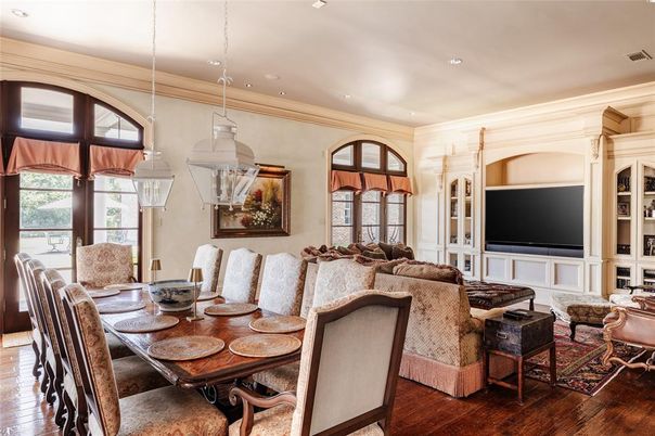 Dining room, Interior, Living room, Pendant Lights, Recessed Lighting, Wood Texture Flooring
