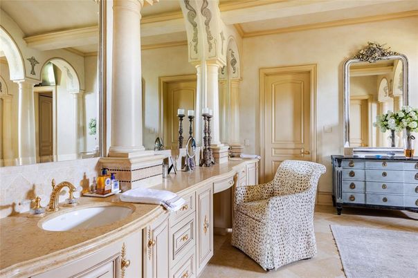 Bathroom, Dual Sink Vanities, Interior