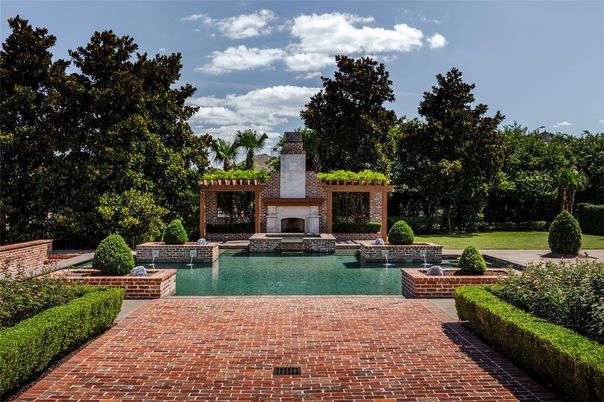 Exterior, Fireplace, Pool