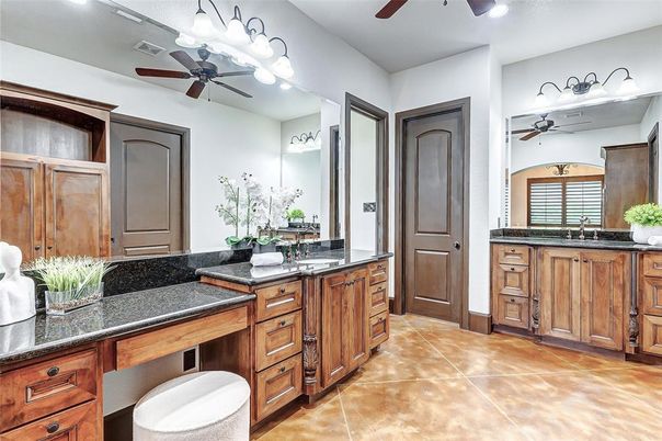Bathroom, Dual Sink Vanities, Interior