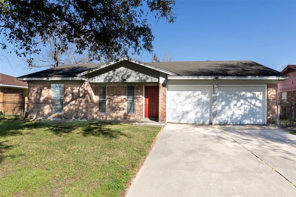 Attached, Exterior, Facade, Brick Facade, Ranch