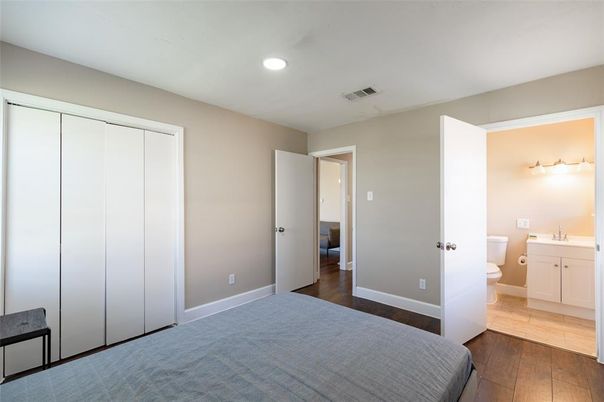 Bathroom, Interior, Recessed Lighting, Wood Texture Flooring
