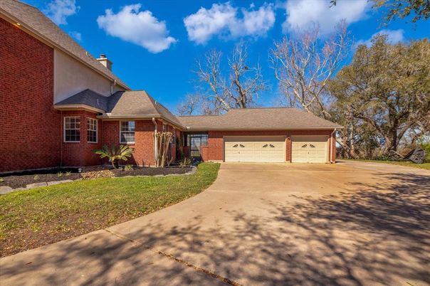 Attached, Exterior, Facade, Brick Facade, Ranch
