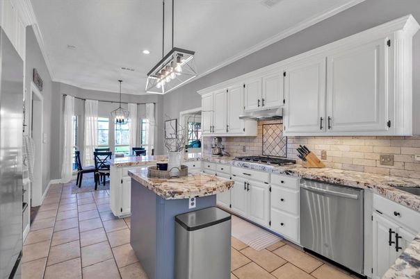 Dining room, Interior, Kitchen, Pendant Lights, Recessed Lighting, Stainless Steel Appliances