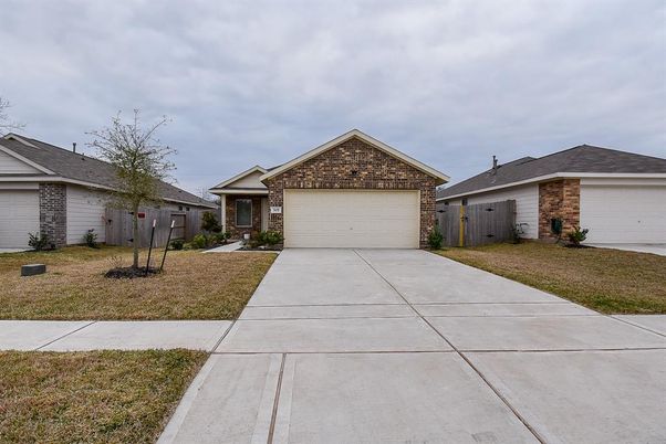 Attached, Exterior, Facade, Brick Facade, Ranch