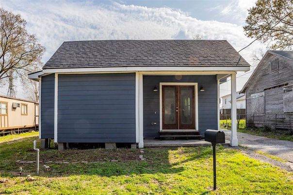 Detached Garage, Exterior