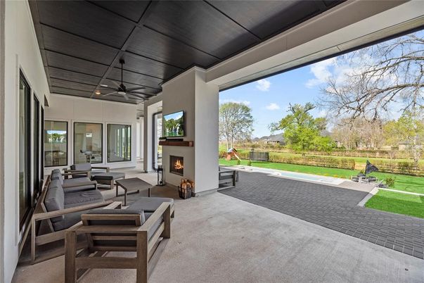 Exterior, Fireplace