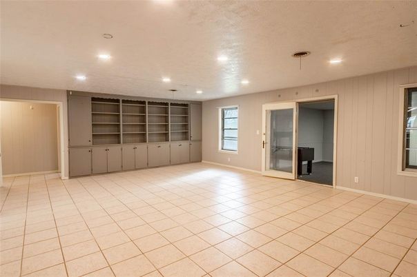 Empty room, Interior, Recessed Lighting