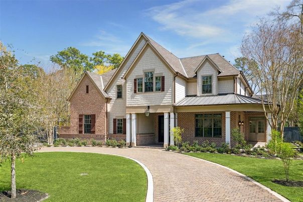 Exterior, Facade, Brick Facade, Farmhouse