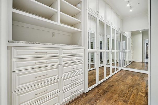 Interior, Walk-in Closets, Wood Texture Flooring