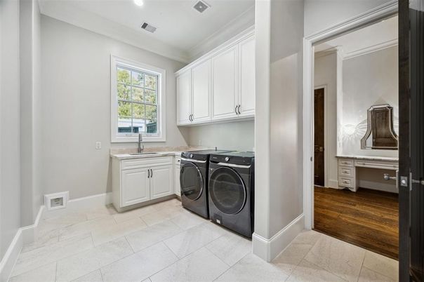 Interior, Recessed Lighting, Washer, Wood Texture Flooring