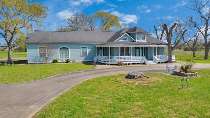 Backyard, Exterior, Facade, Cape Cod